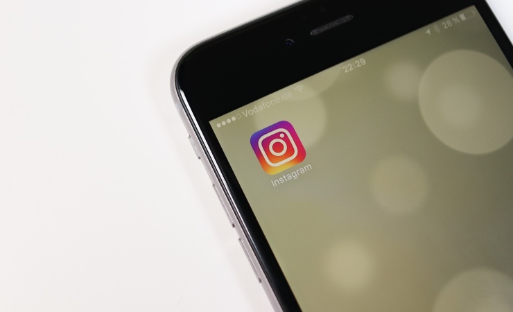 icona instagram su smartphone